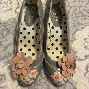 Grey and dusty rose floral heels, size 7